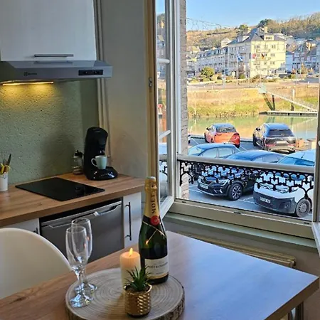 La Jungle - Vue Directe Et Magnifique Sur Le Port-